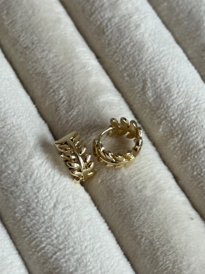 Gold Rengi Yaprak Model Minimal Kadın Küpe