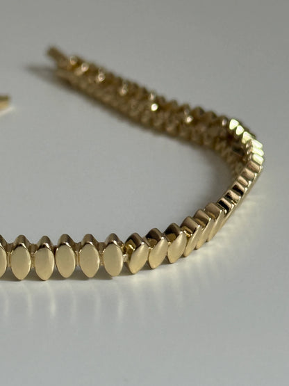 Gold Rengi Sıralı Badem Model Kadın Bileklik
