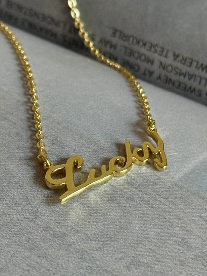 Gold Rengi Lucky (Şanslı) Yazılı Kadın Kolye