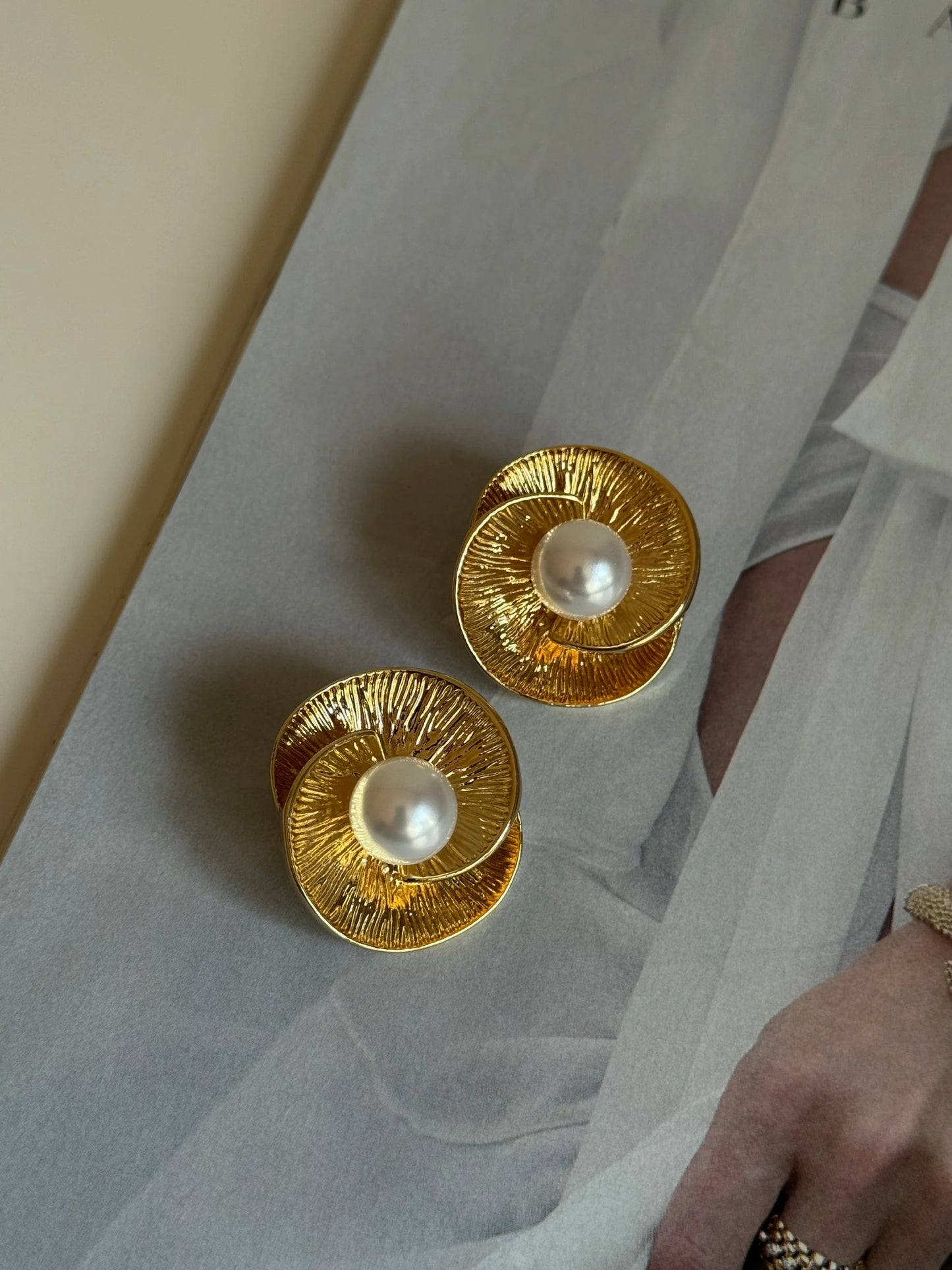Gold Rengi İnci Detaylı Kadın Küpe