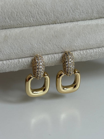 Gold Rengi Kare Sallantılı Kadın Küpe