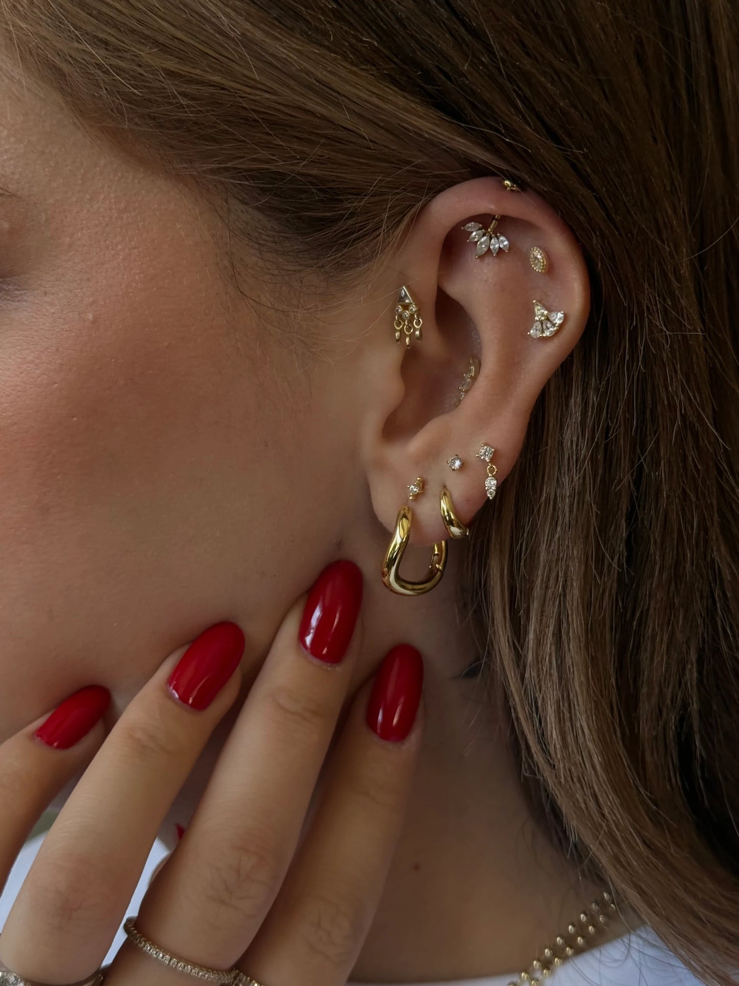 Gold Rengi Taşlı Vertical Helix Piercing
