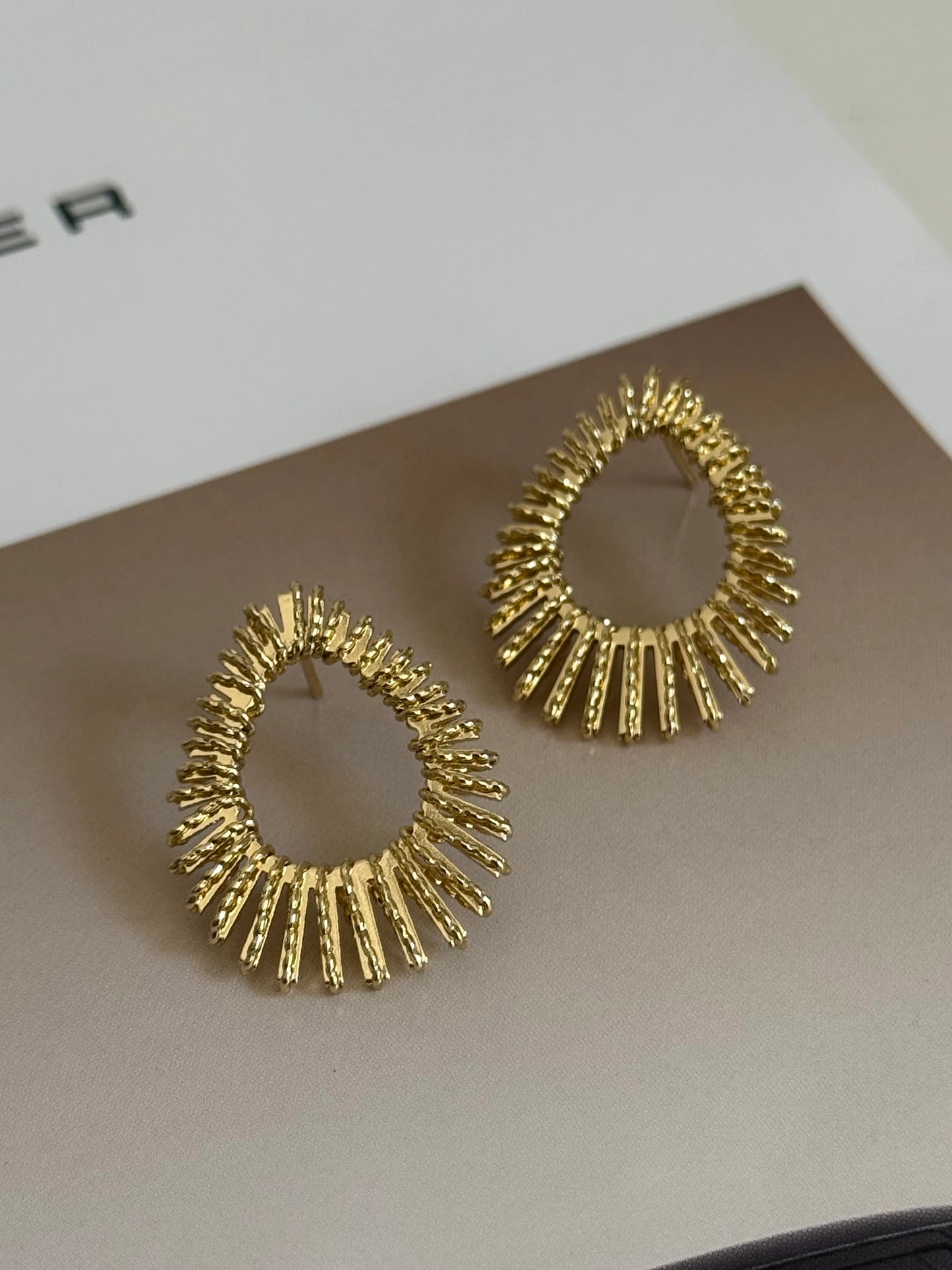 Gold Rengi Çubuklu Model Kadın Küp