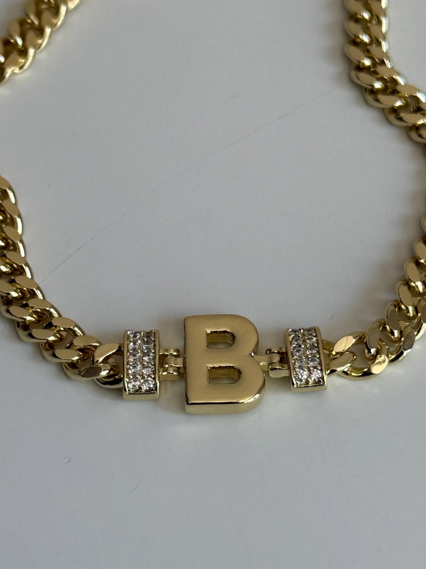 Gold Rengi Zincir Model Harfli Kadın Bileklik