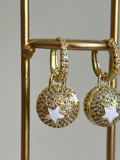 Gold Renkli Zirkon Taşlı Yıldız Desenli Top Sallantılı Kadın Küpe
