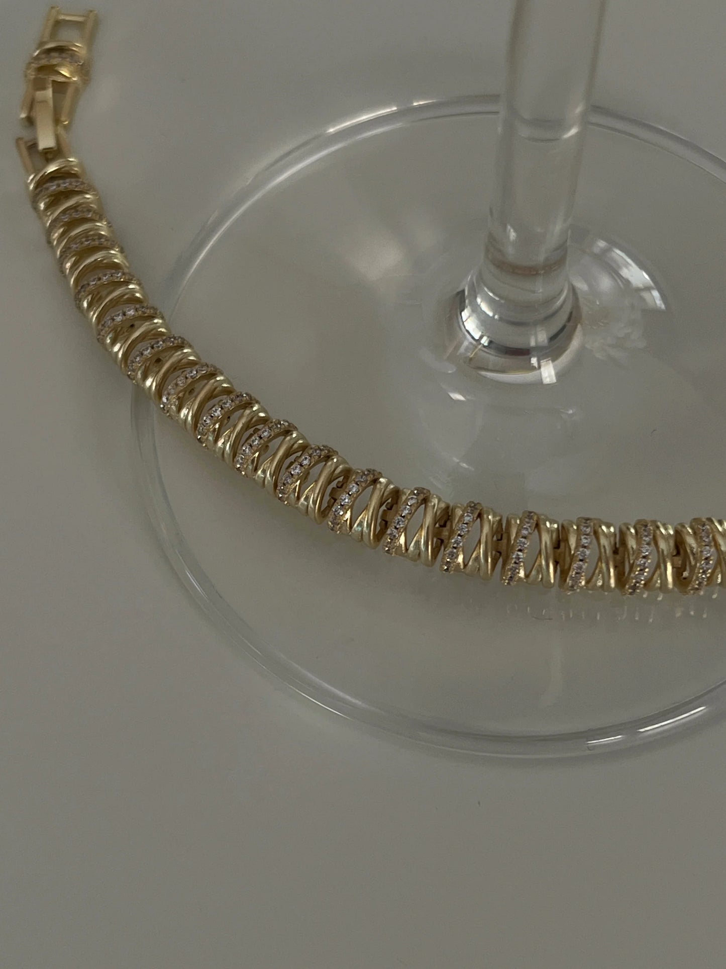 Gold Rengi Zirkon Taş Detaylı Kadın Bileklik