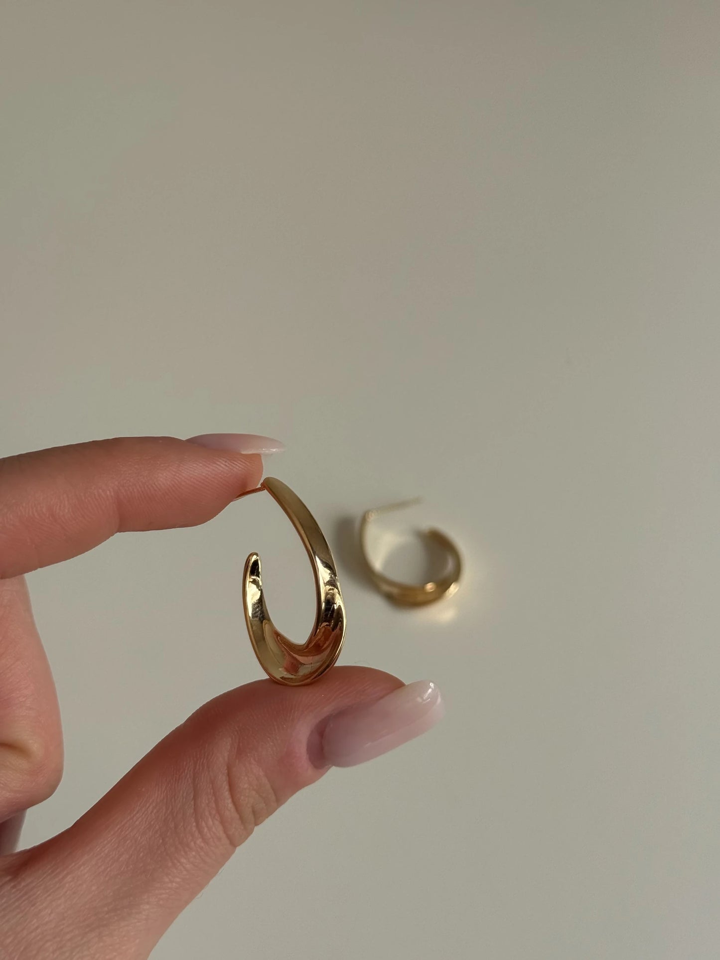 Gold Rengi Burgu Model Kadın Küpe