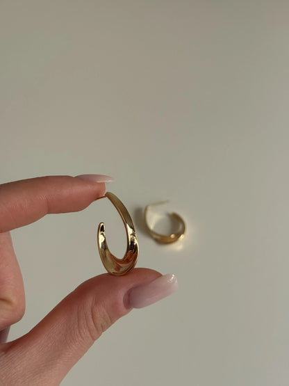Gold Rengi Burgu Model Kadın Küpe