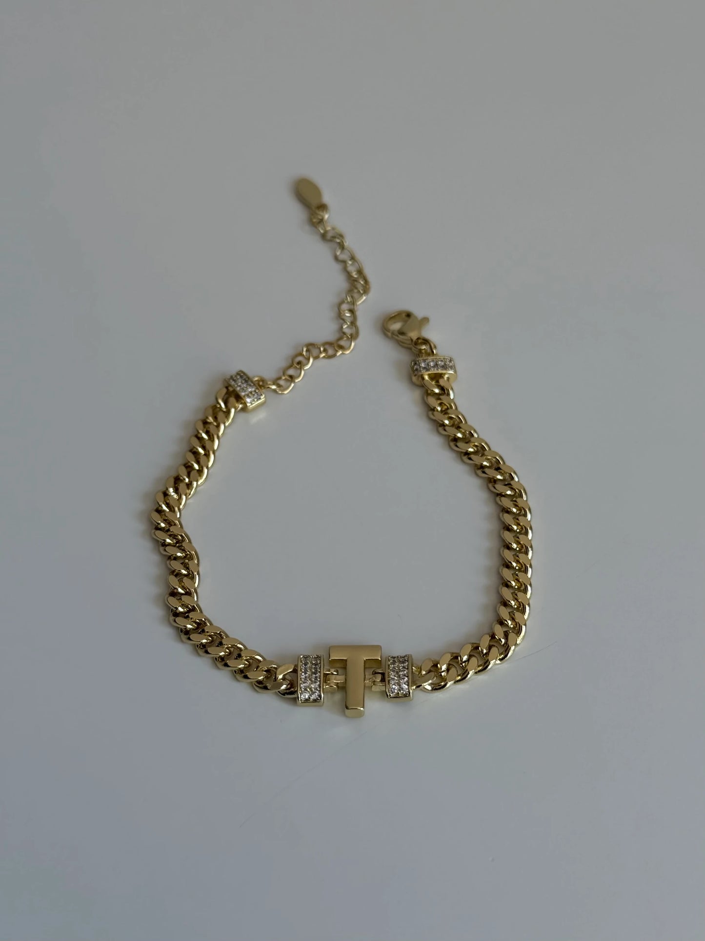 Gold Rengi Zincir Model Harfli Kadın Bileklik