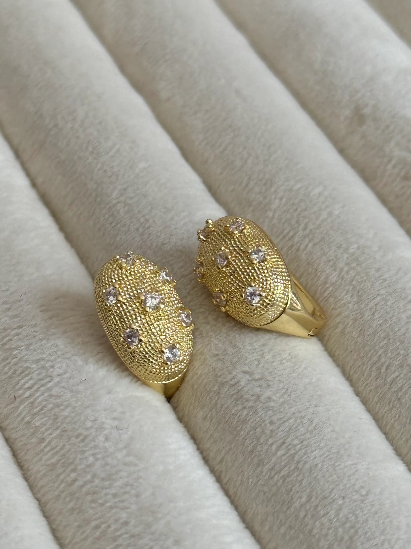 Gold Rengi Taşlı Elips Model Kadın Küpe