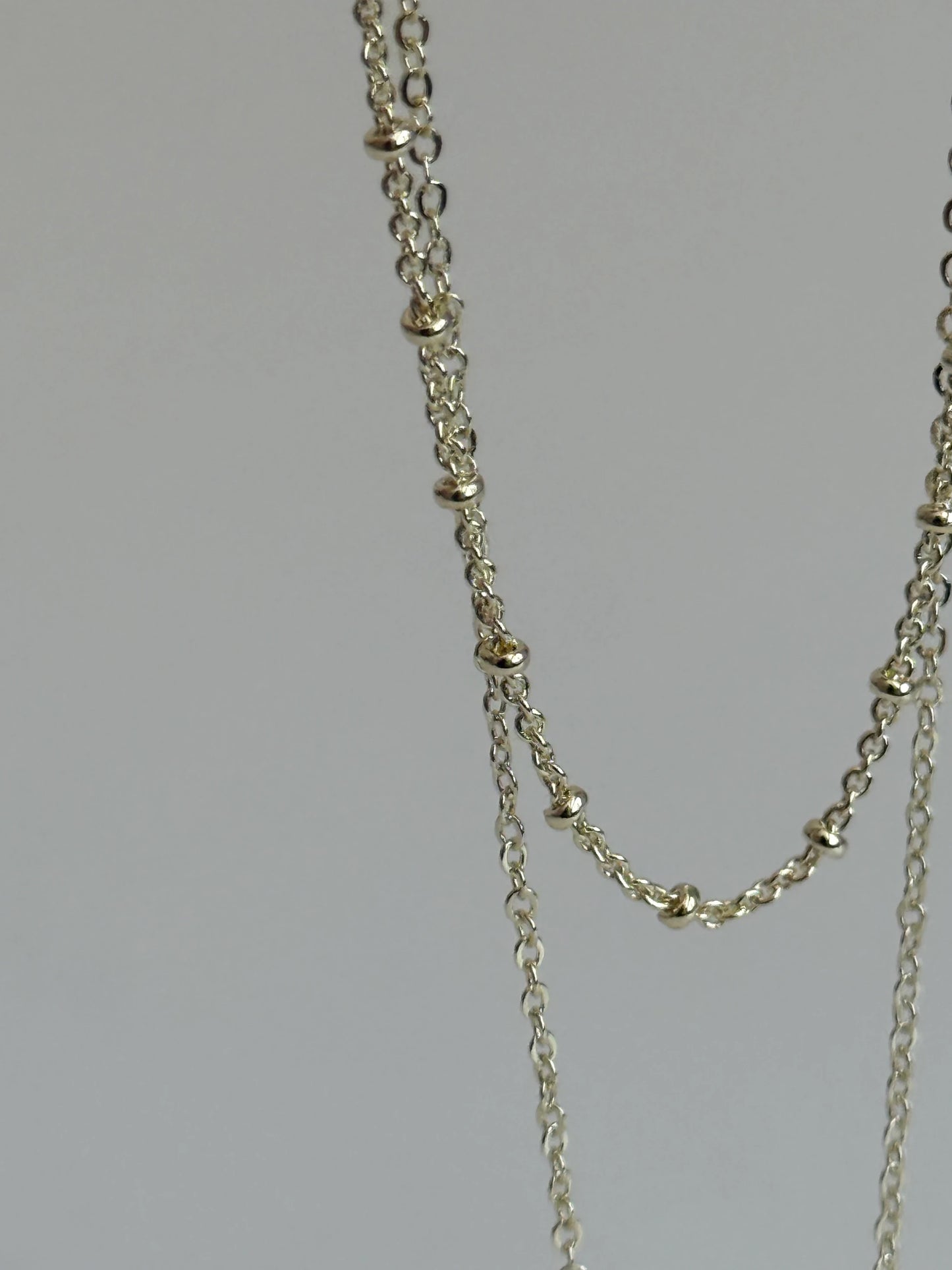 Gold Rengi Renkli Taşlı İki Sıra Badem Model Kadın Kolye