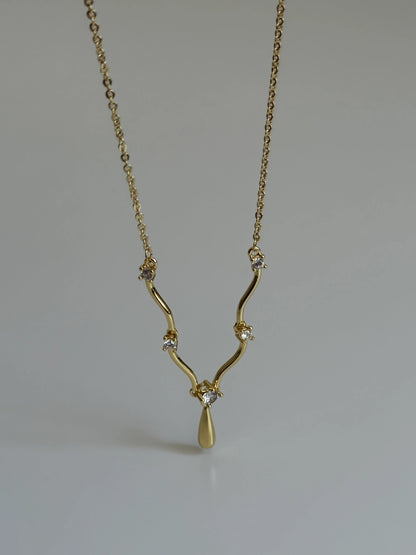 Gold Rengi V Model Kadın Kolye