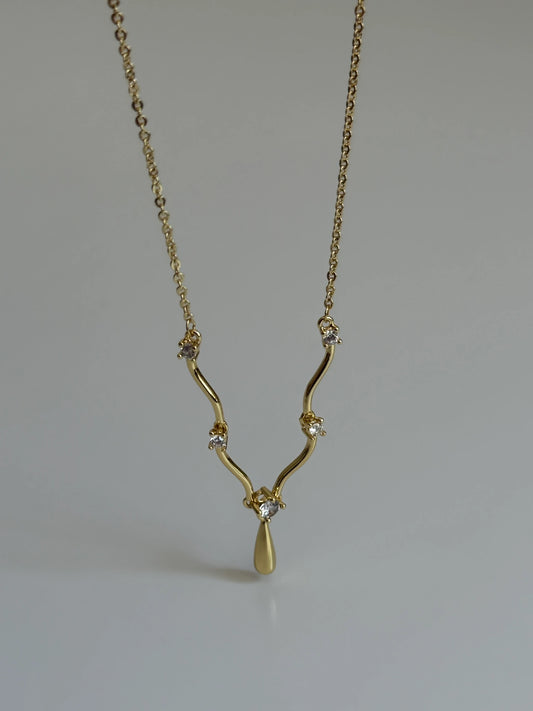 Gold Rengi V Model Kadın Kolye
