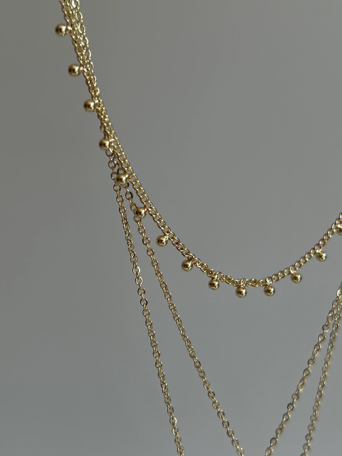 Gold Rengi Zirkon Taş Detaylı Yıldız Model Üç Sıra Kadın Kolye