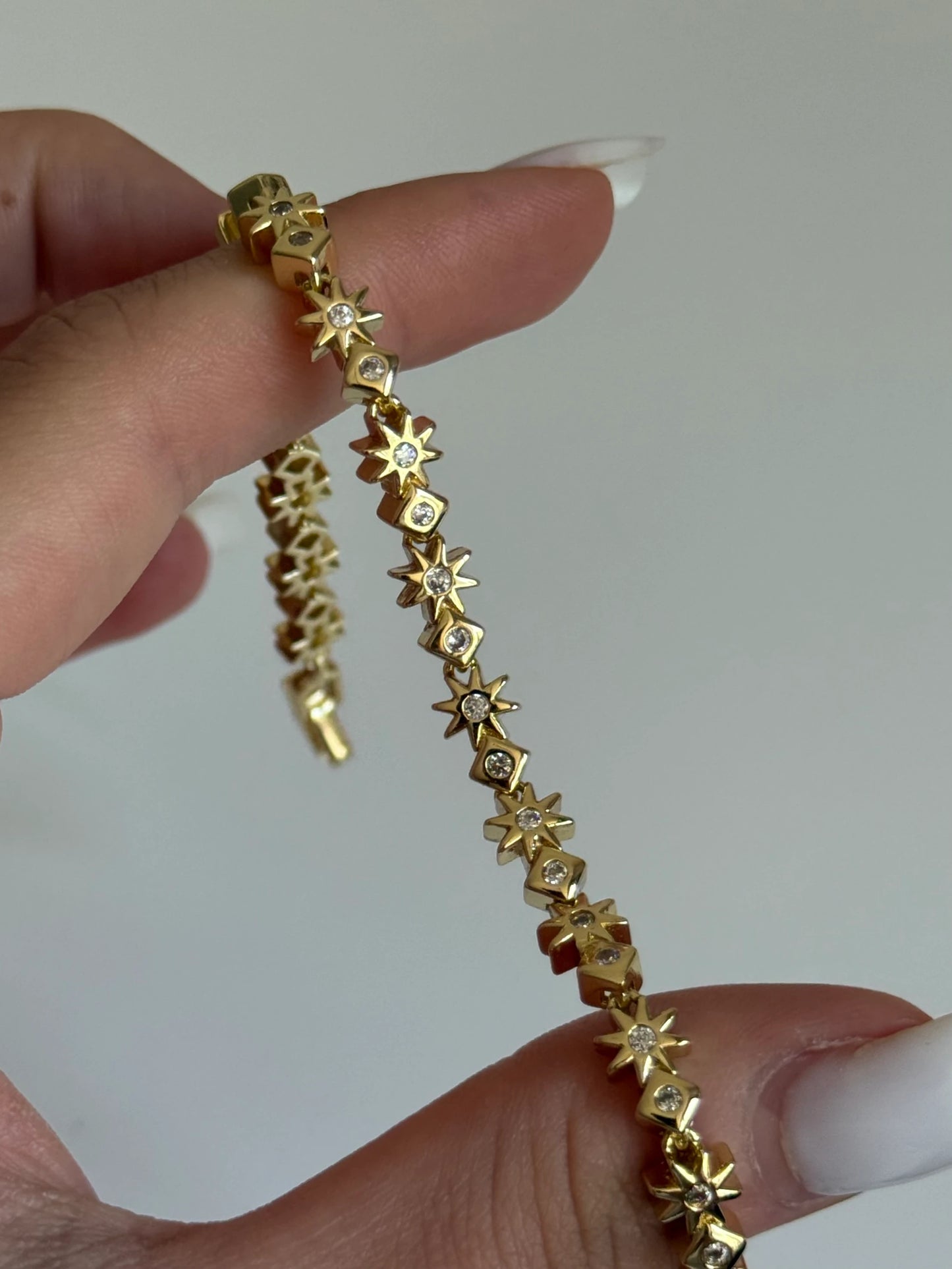 Gold Rengi Yıldız Model Kadın Bileklik