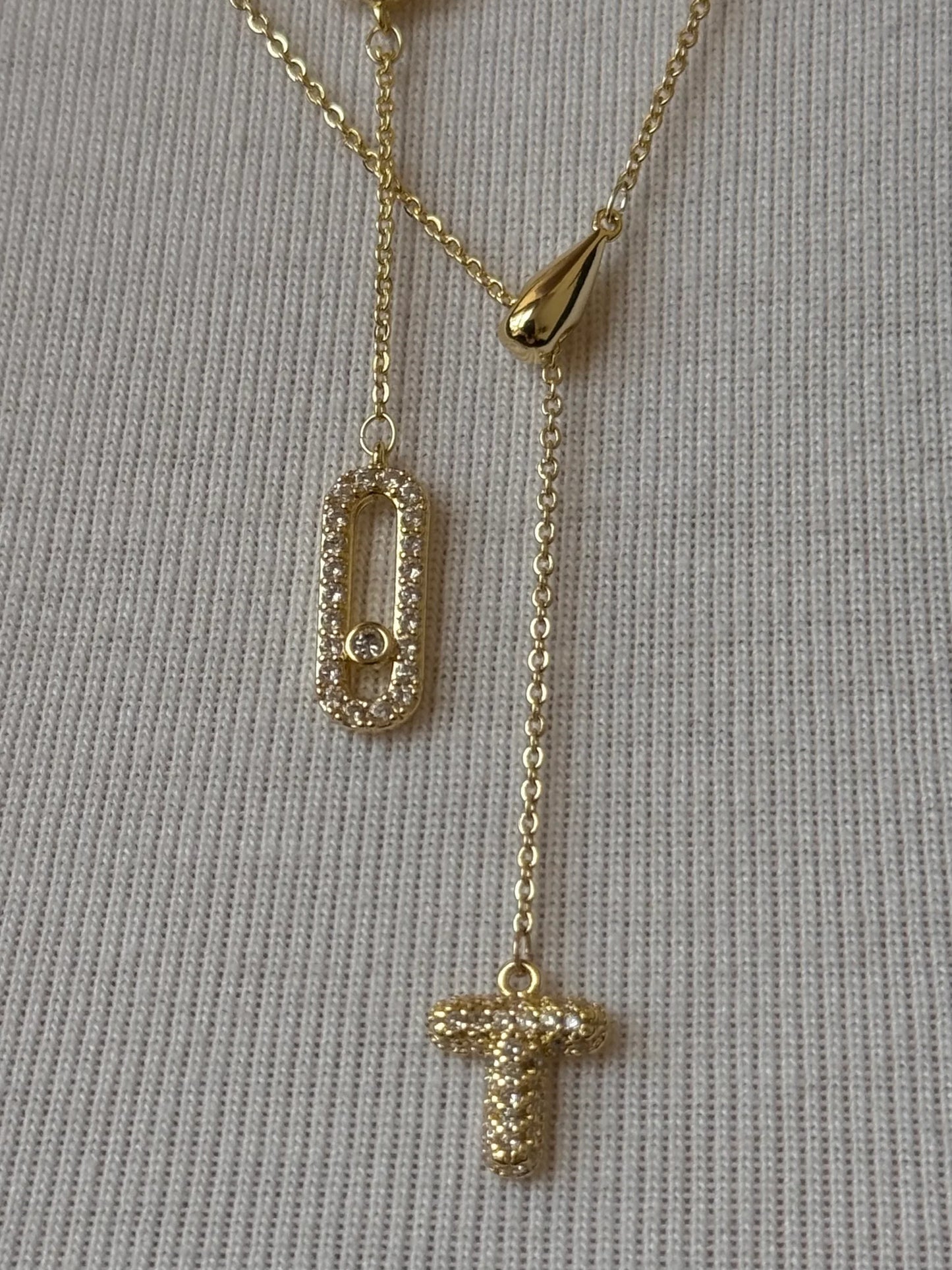 Gold Rengi Damla Detay Asansörlü Harf Kadın Kolye