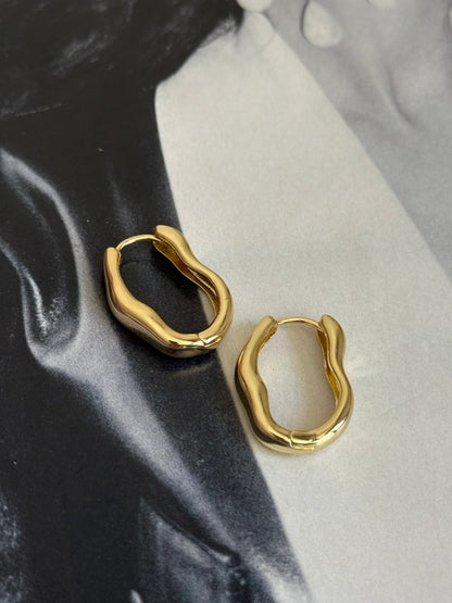Gold Rengi Dalga Model Kadın Küpe