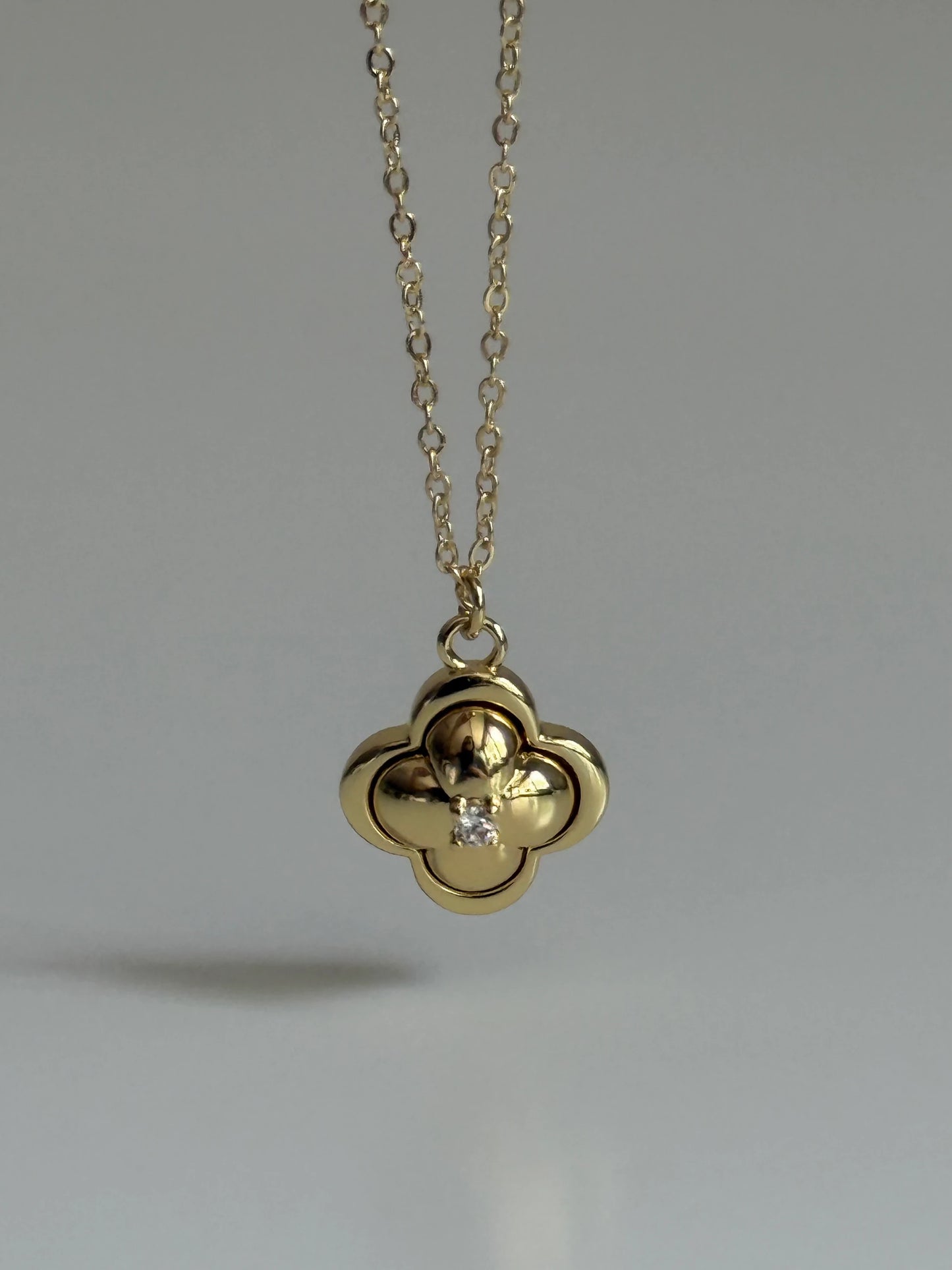 Gold Rengi Yonca Model Kadın Kolye
