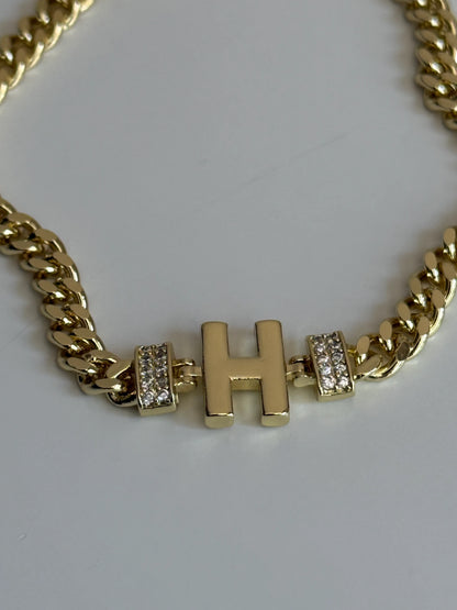 Gold Rengi Zincir Model Harfli Kadın Bileklik