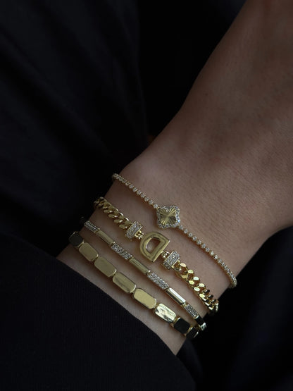 Gold Rengi Zincir Model Harfli Kadın Bileklik