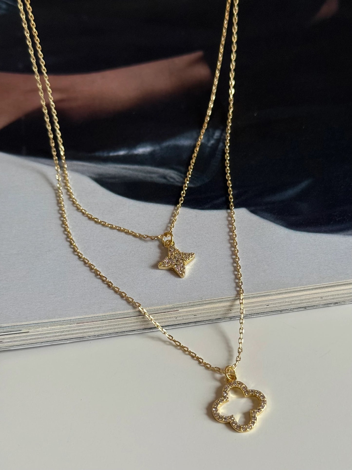 İki Sıra Yonca Ve Parıltı Model Kadın Kolye