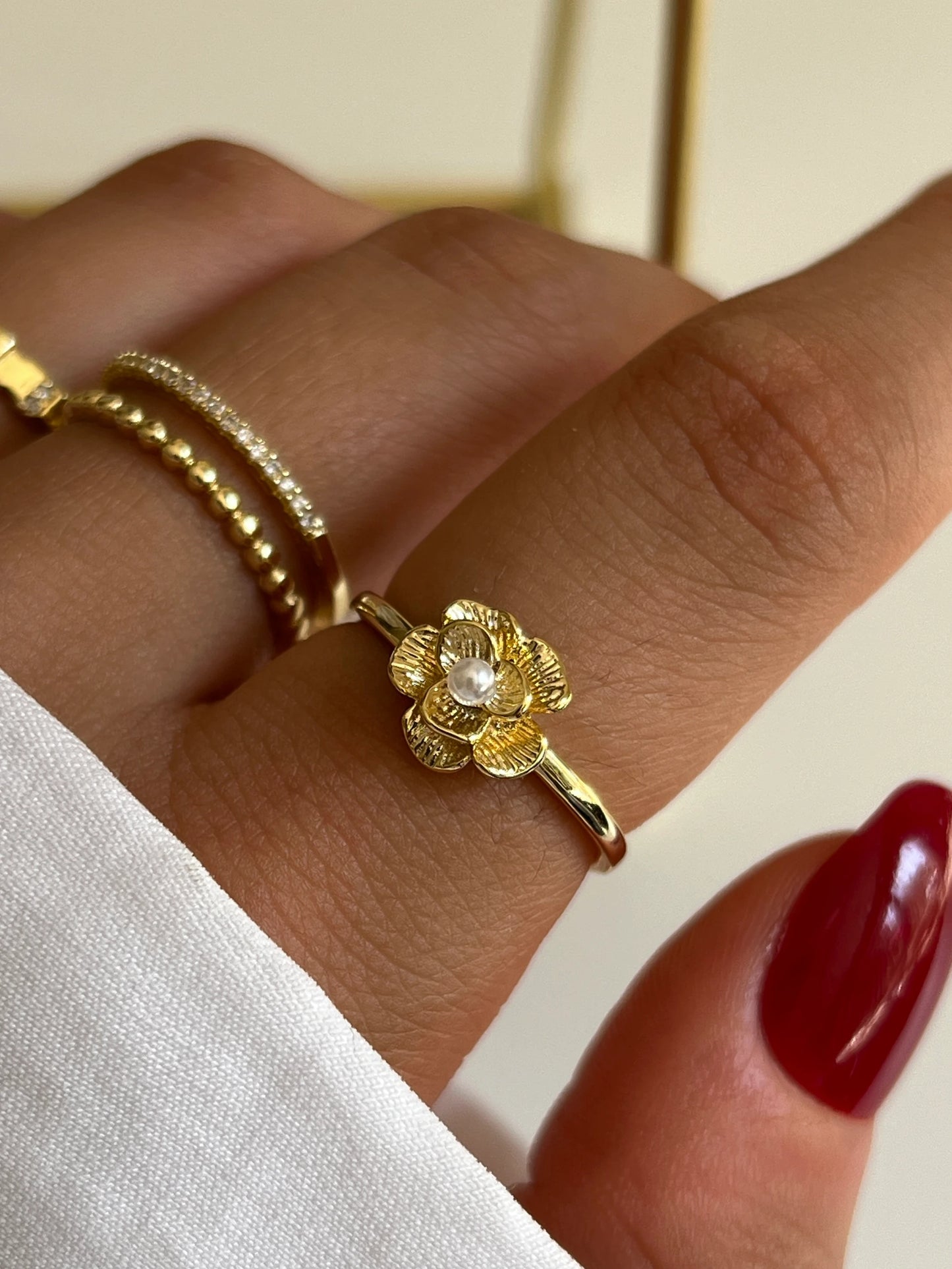 Gold Rengi İnci Detaylı Çiçek Model Kadın Yüzük