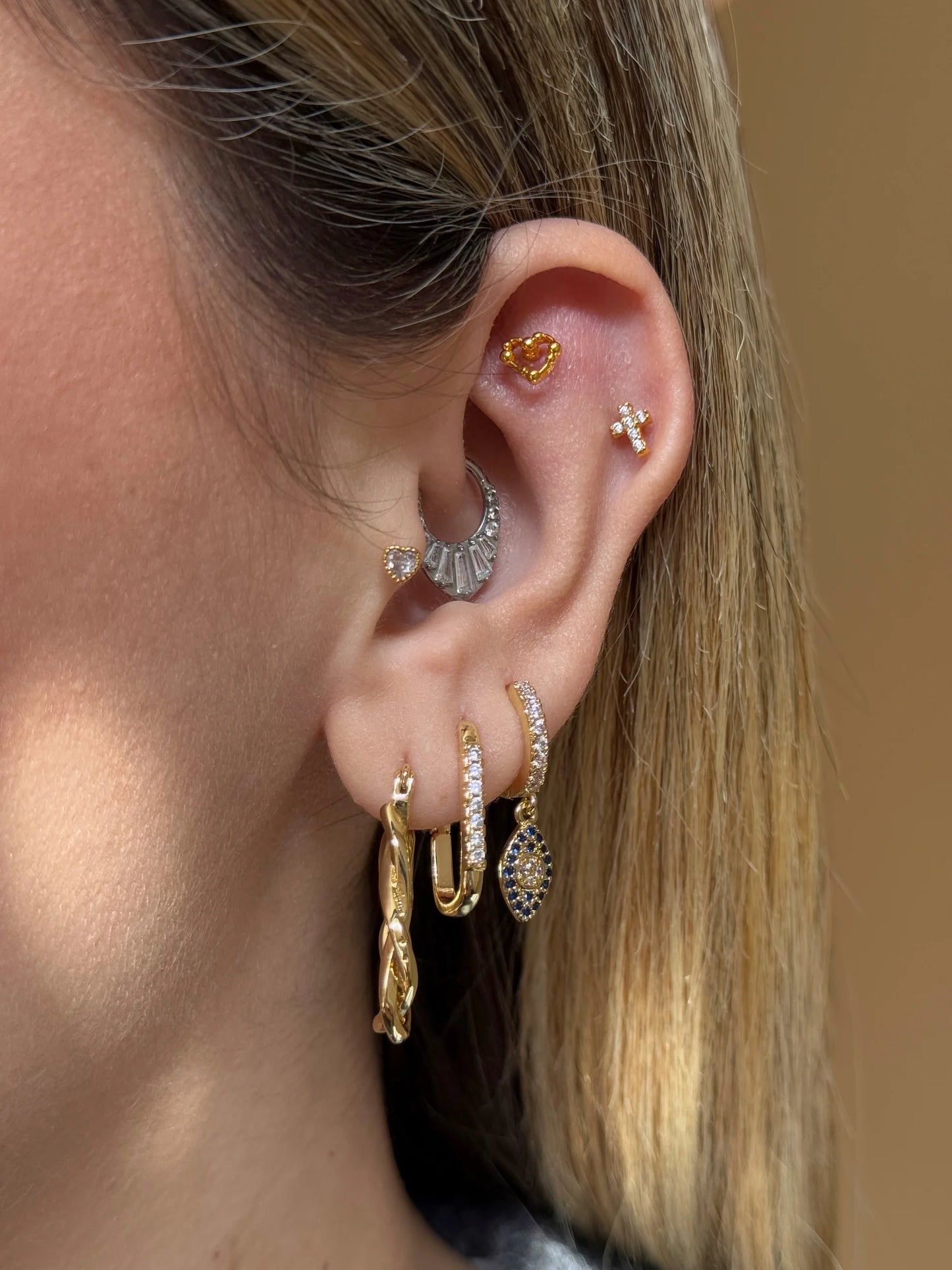 Gold Rengi Kalp Figürlü Kadın Piercing