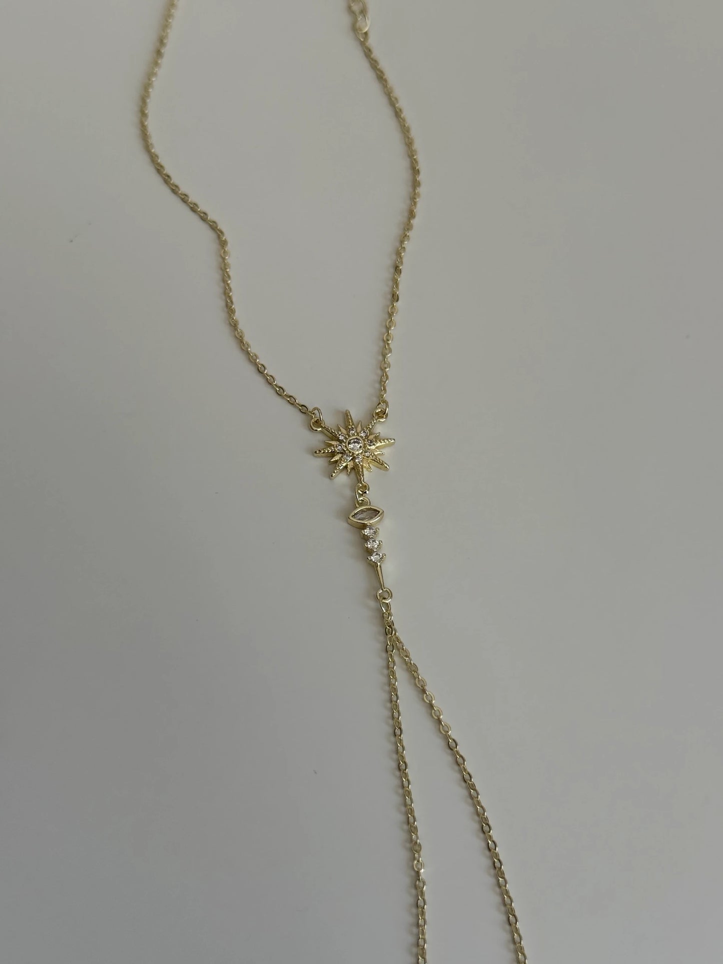 Gold Rengi Taşlı Kutup Yıldızı Model Kadın Şahmeran