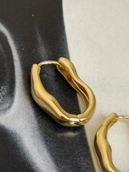 Gold Rengi Dalga Model Kadın Küpe