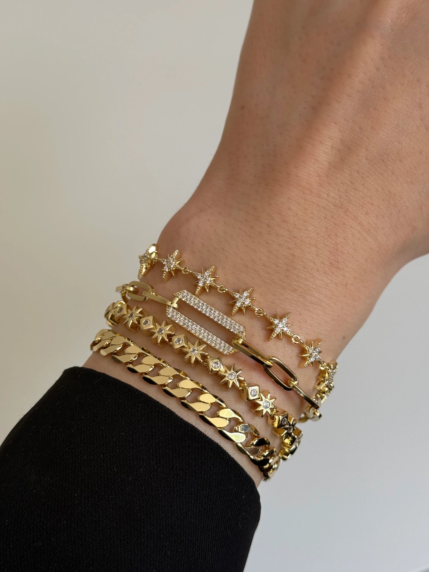 Gold Rengi Yıldız Model Kadın Bileklik