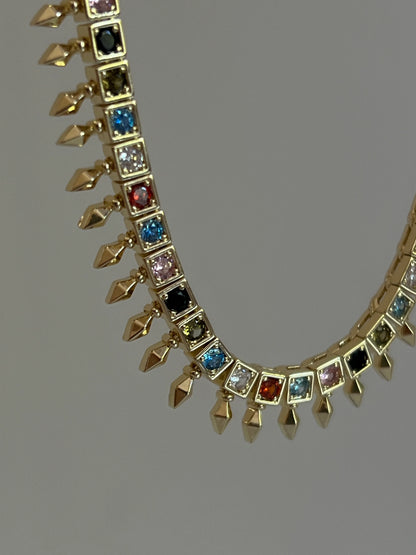 Gold Rengi Kare Renkli Zirkon Taşlı Çivi Uçlu Kadın Kolye