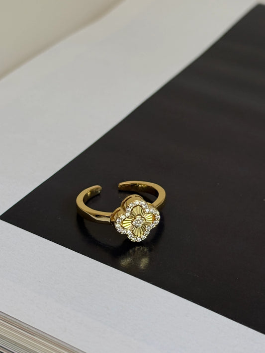 Gold Rengi Yonca Model Kadın Yüzük
