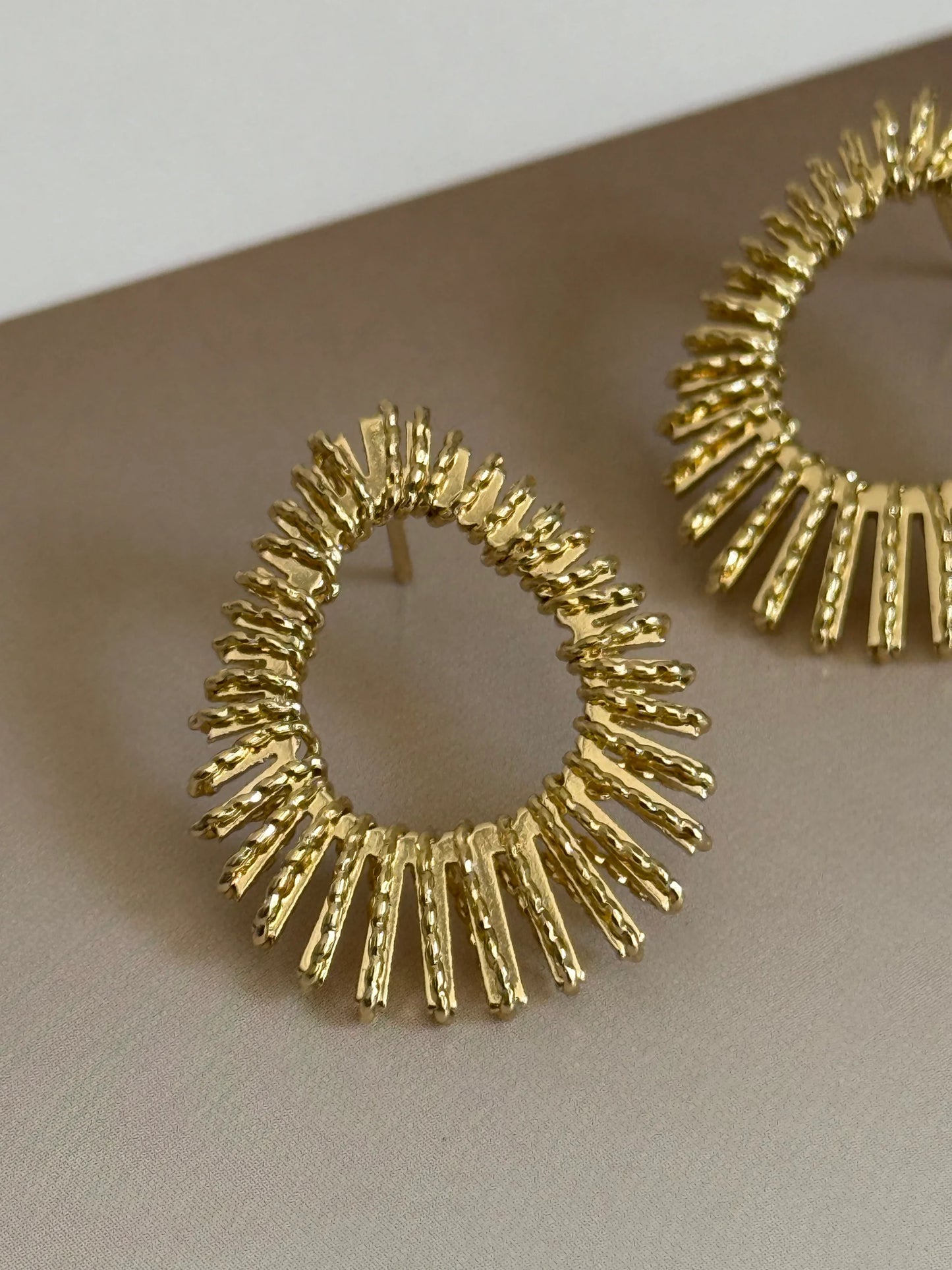 Gold Rengi Çubuklu Model Kadın Küp