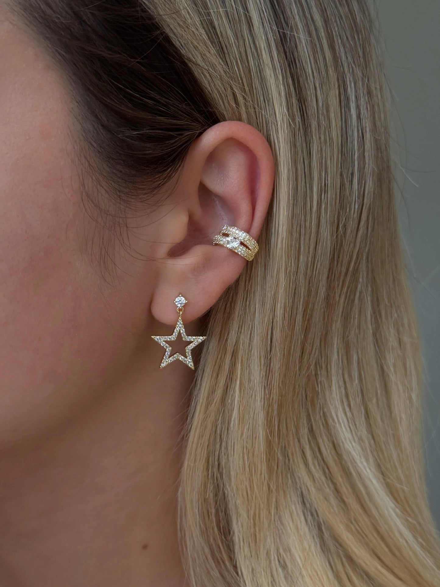 Zirkon Taşlı Sallantılı Yıldız Model Kadın Küpe