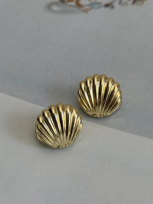 Gold Rengi İstiridye Model Kadın Küpe