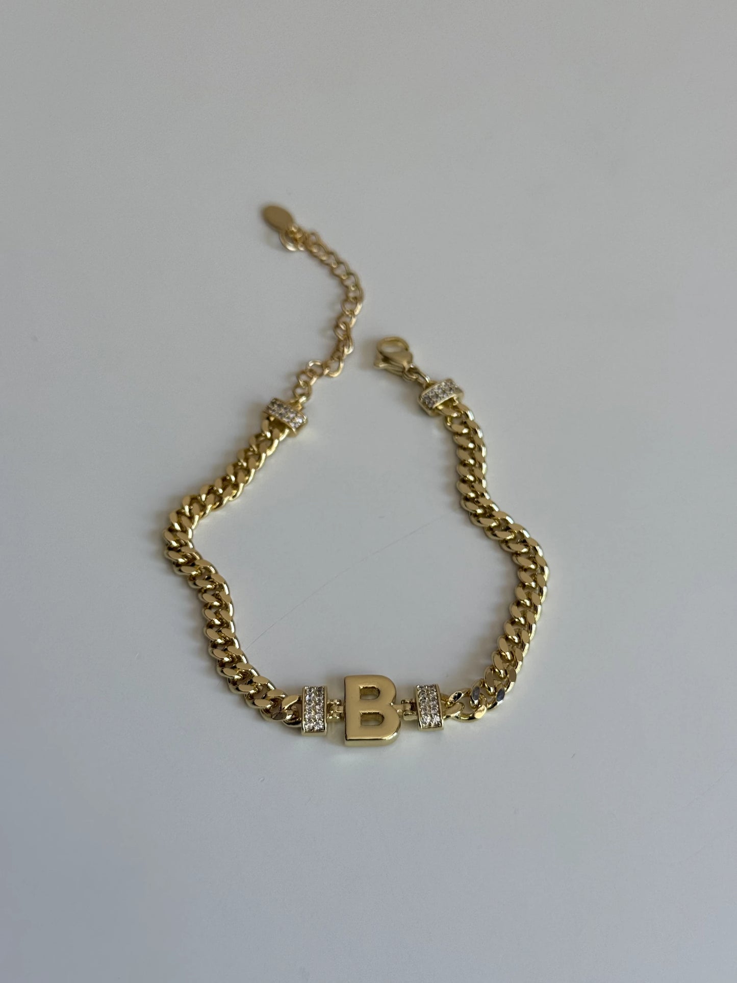 Gold Rengi Zincir Model Harfli Kadın Bileklik