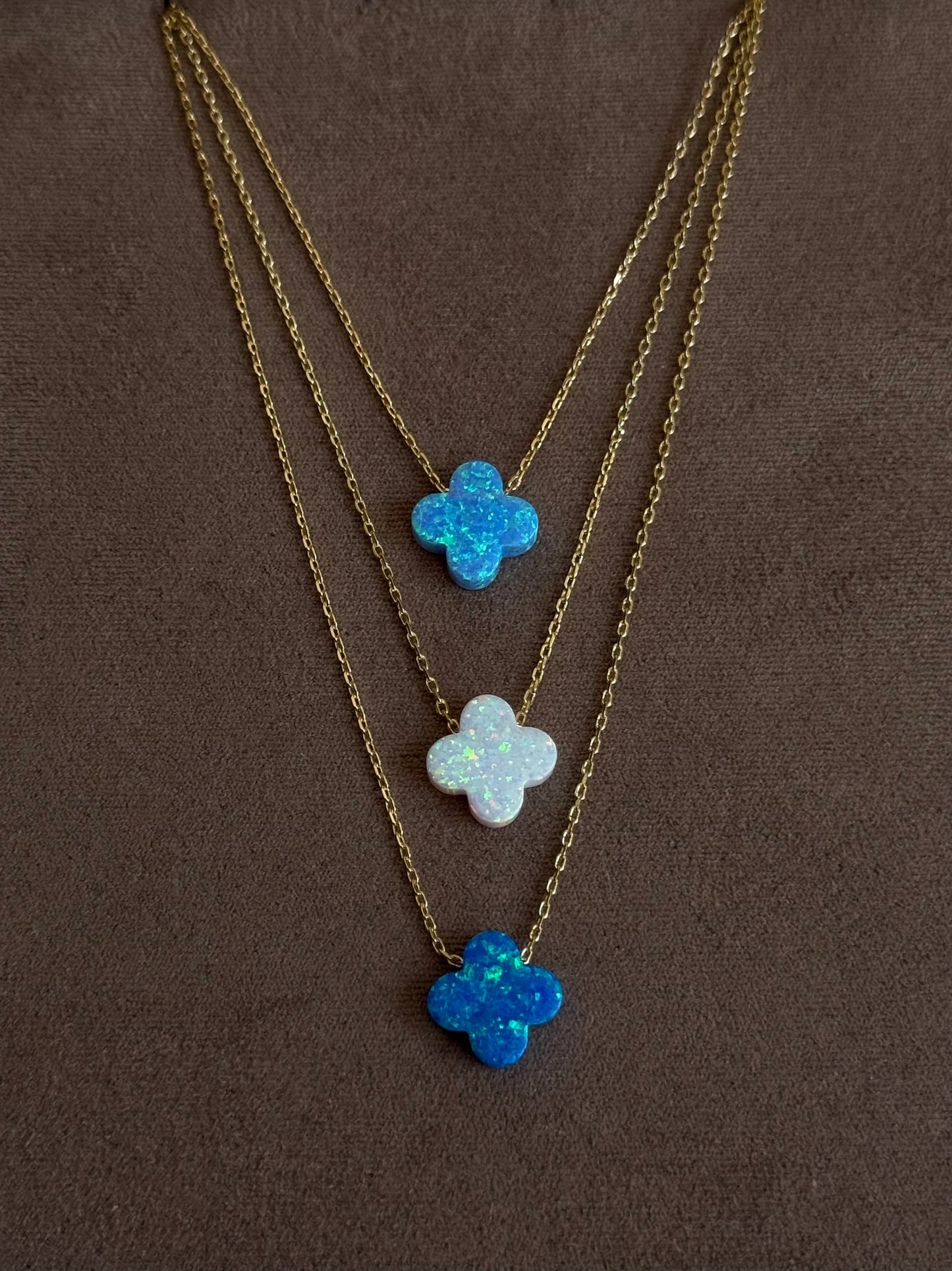 Gold Rengi Zincirli Opal Taşlı Yonca Model Kadın Kolye