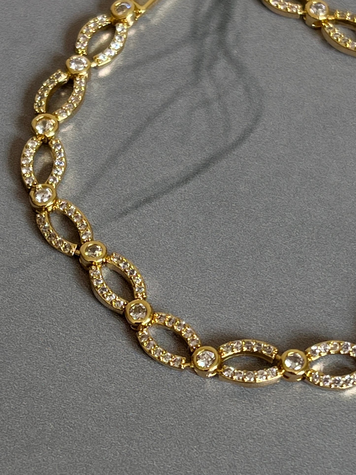 Gold Rengi Zirkon Taşlı Sıralı Halka Kadın Bileklik