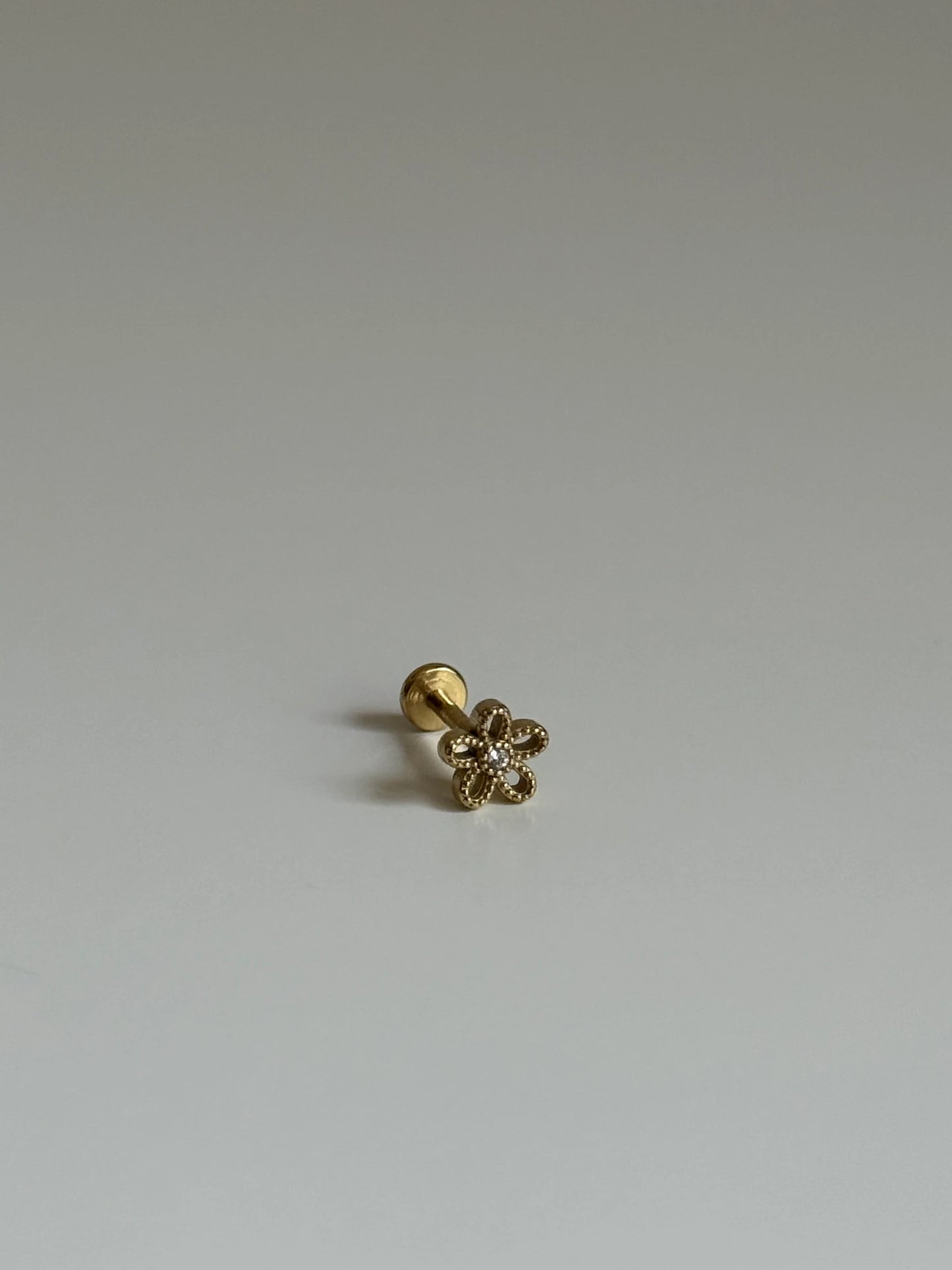 Gold Rengi Çiçek Model Çelik Piercing