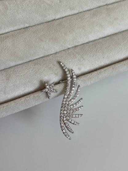 Zirkon Taşlı Kanat Model Kadın Kıkırdak Küpe