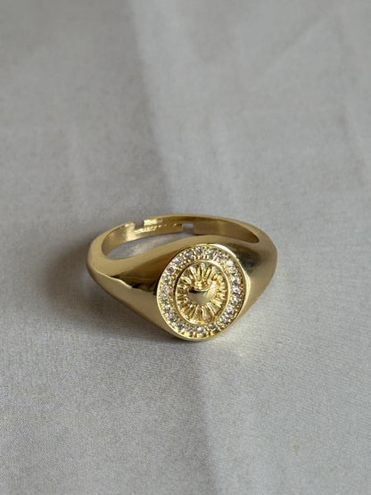 Gold Rengi Kalp Figürlü Taşlı Kadın Yüzük