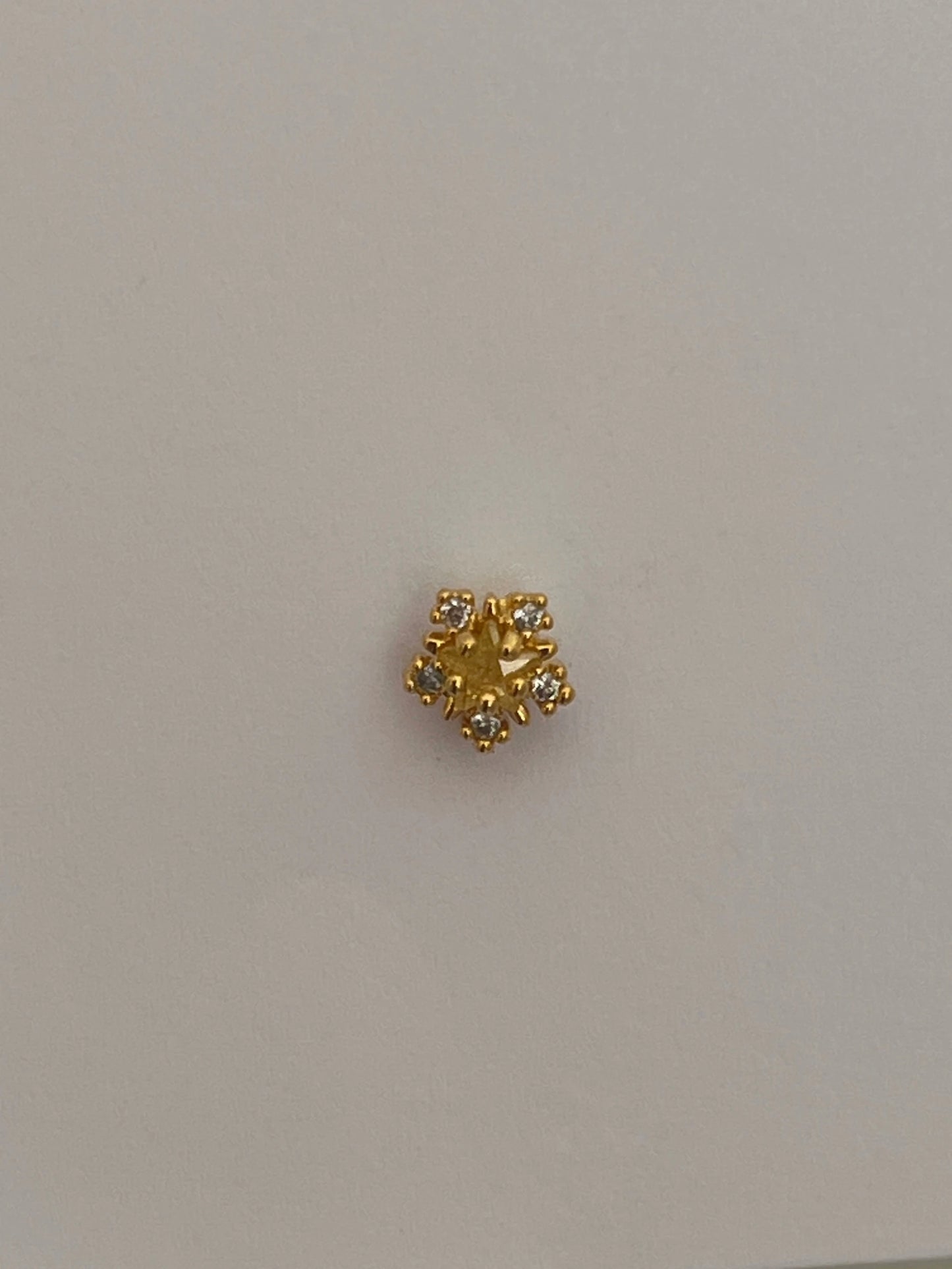 Gold Rengi Zirkon Taşlı Yıldız Piercing