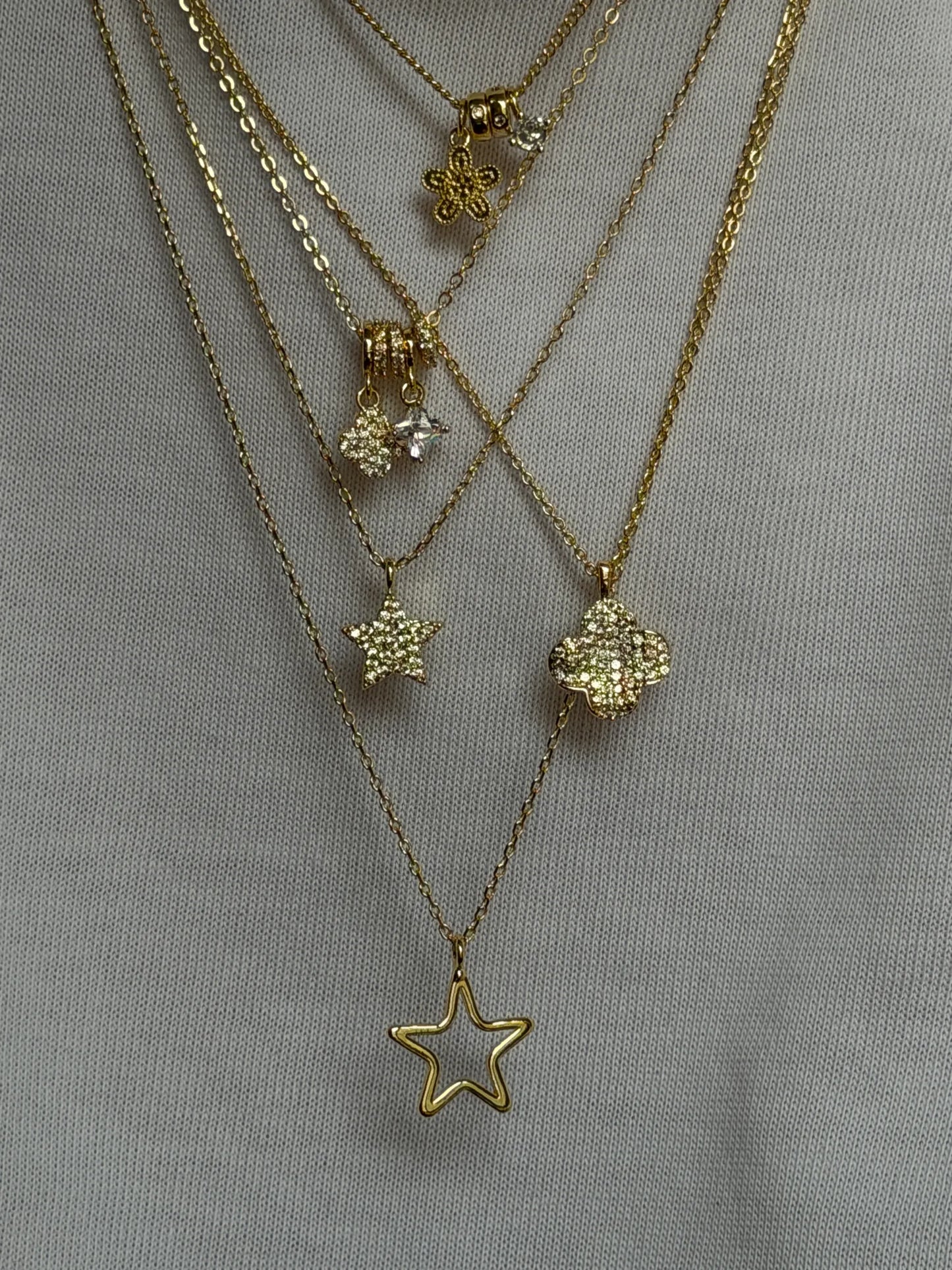 Gold Rengi Taşlı Yonca Model  Kadın Kolye