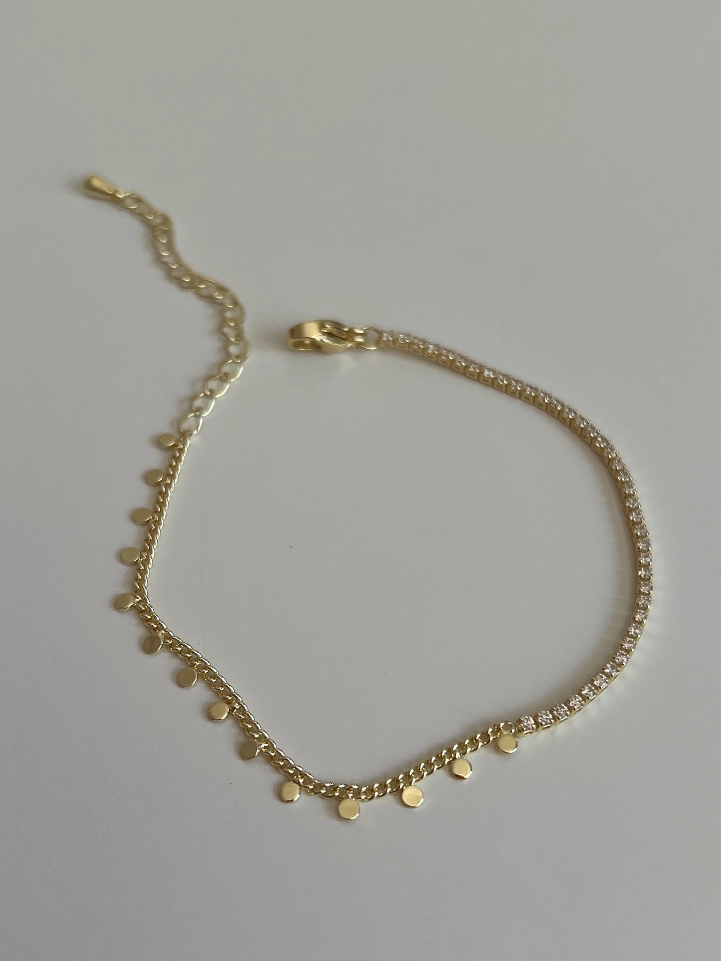Gold Rengi Zirkon Taşlı Ve Sıralı Pullu Kadın Bileklik