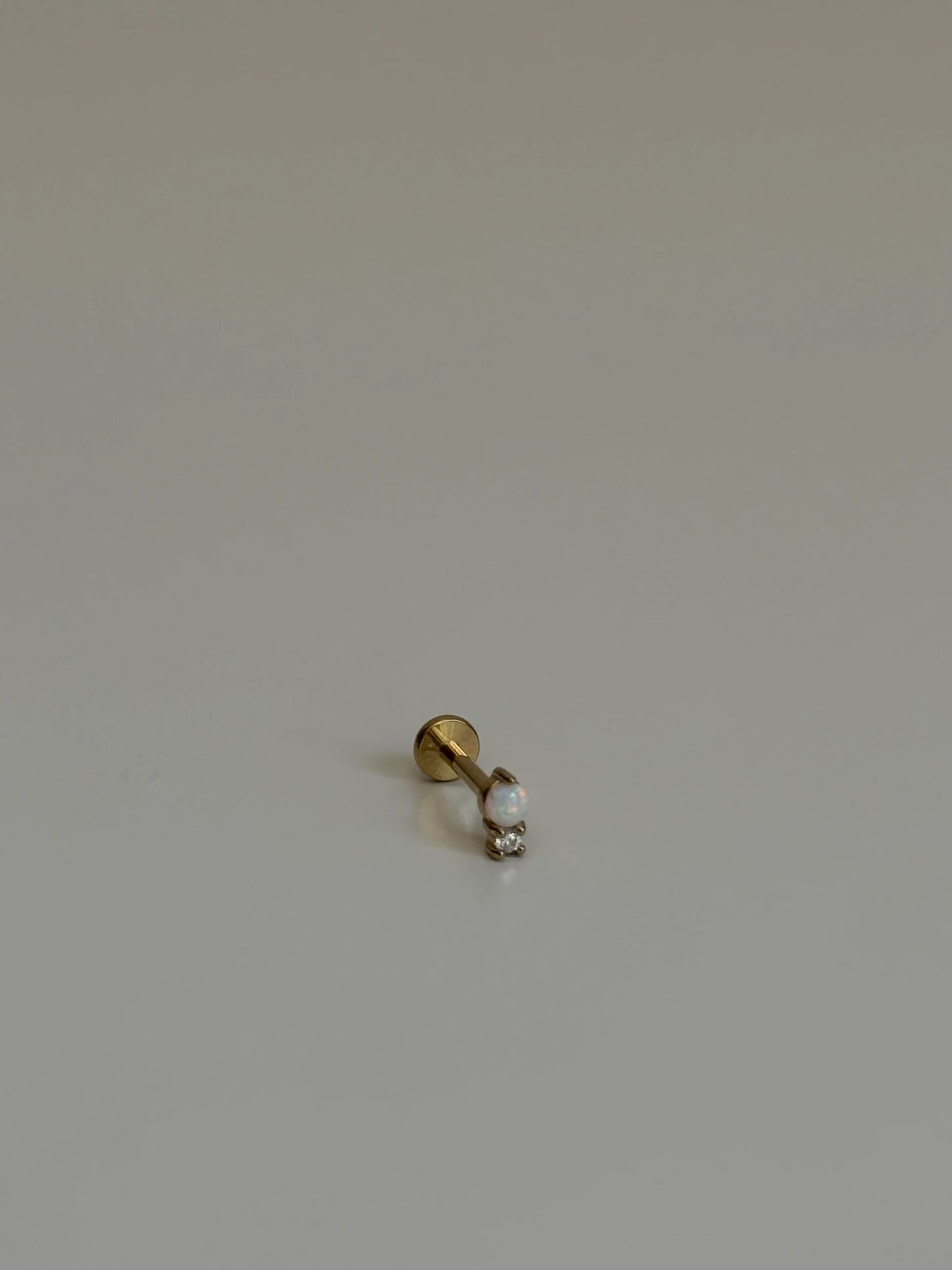 Gold Rengi Beyaz Taşlı Çelik Piercing