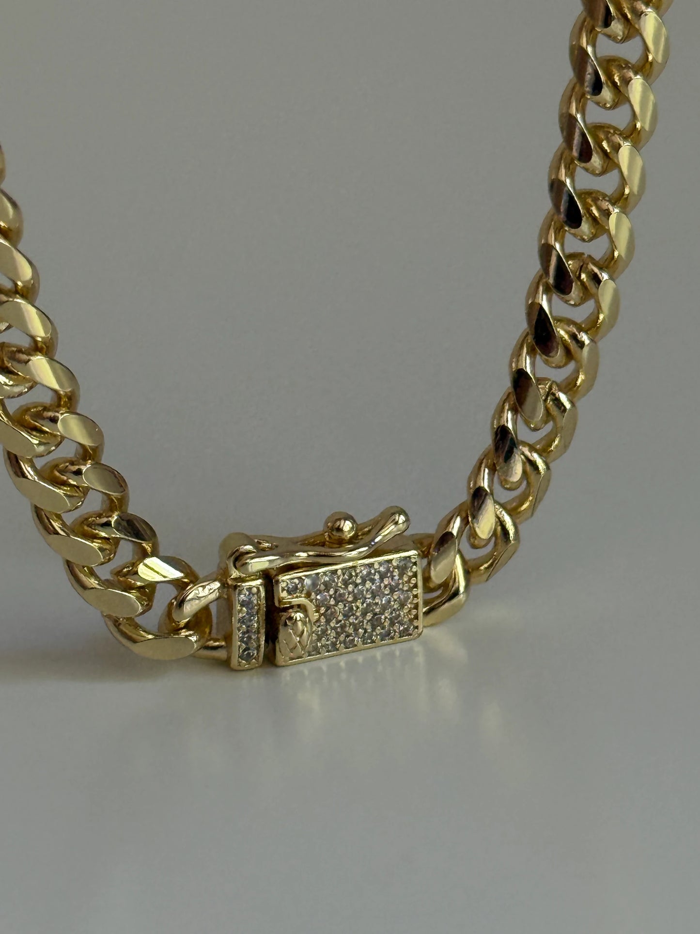 Gold Rengi Zirkon Taş Detaylı Zincir Model Kadın Kolye