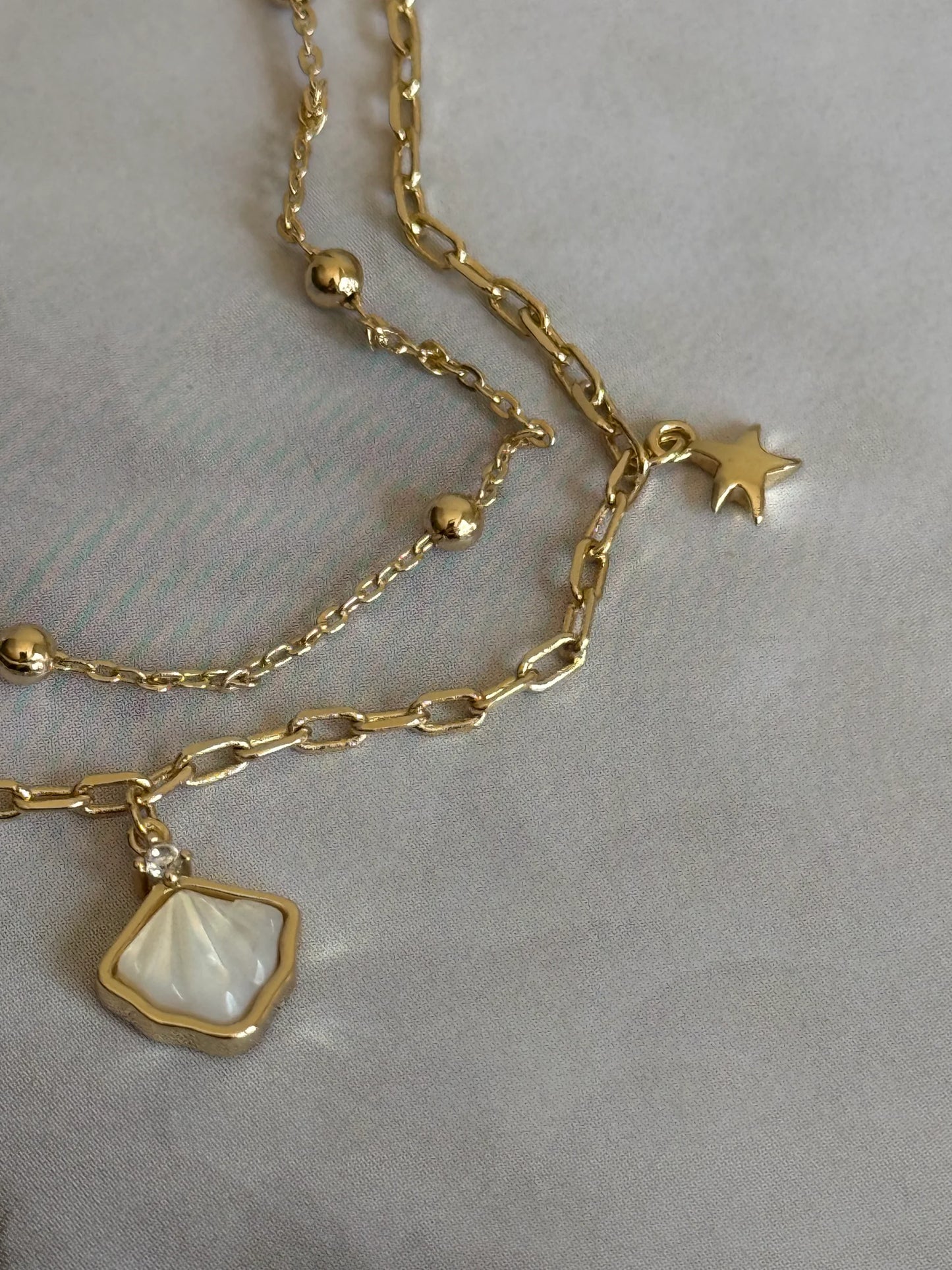 Gold Rengi İstiridye Model Kadın Bileklik