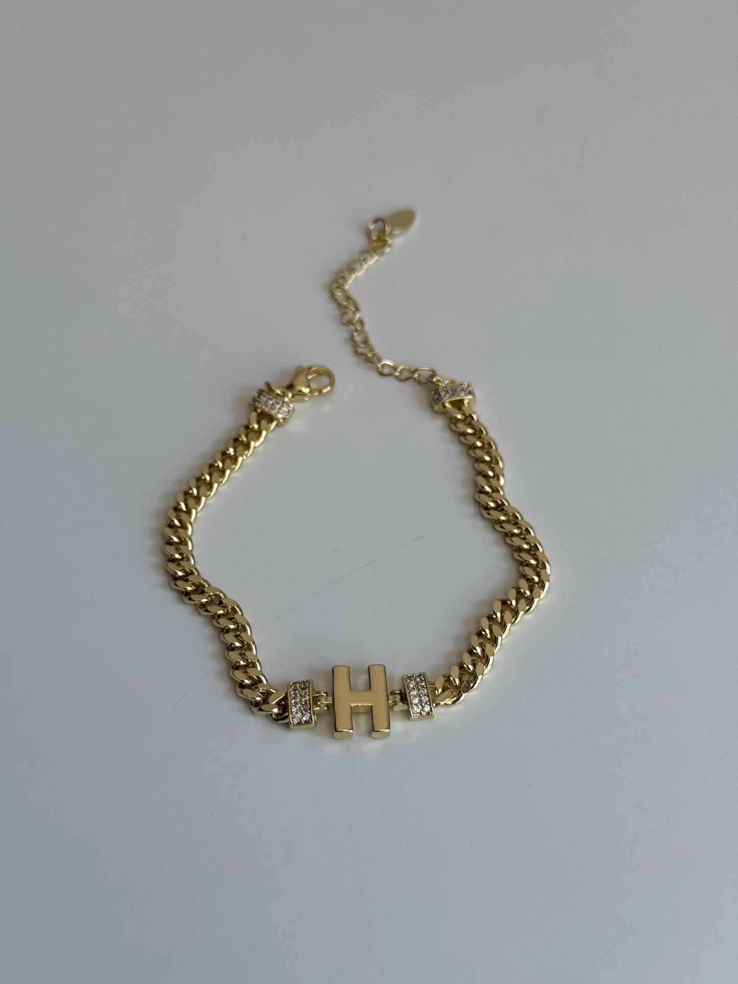 Gold Rengi Zincir Model Harfli Kadın Bileklik