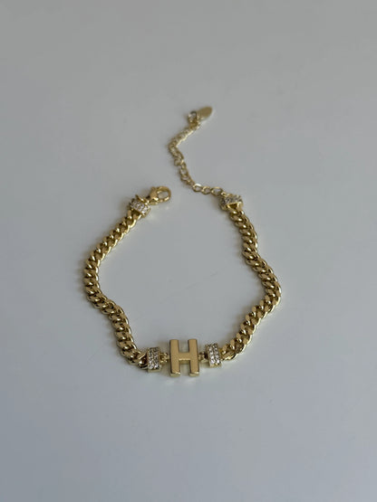 Gold Rengi Zincir Model Harfli Kadın Bileklik