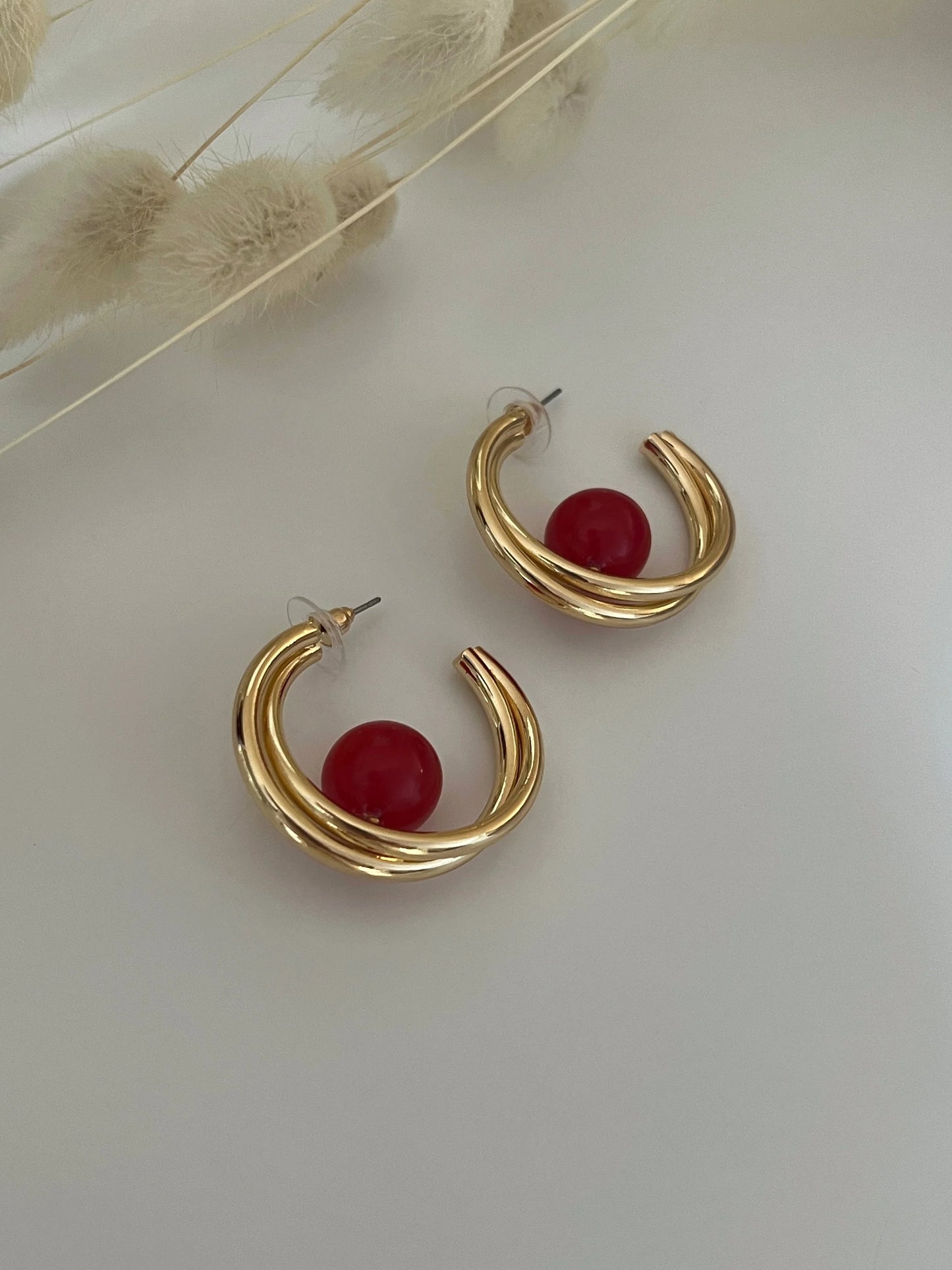Gold Rengi Rekli Top Detaylı Kadın Halka Küpe